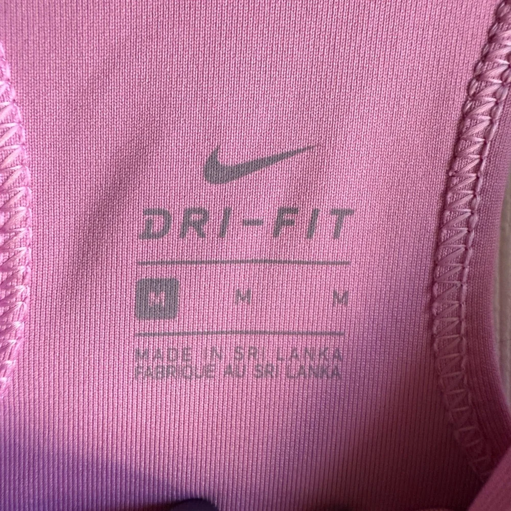 NWOT Nike Women's Mauve Sports Bra - Picture 2 of 3